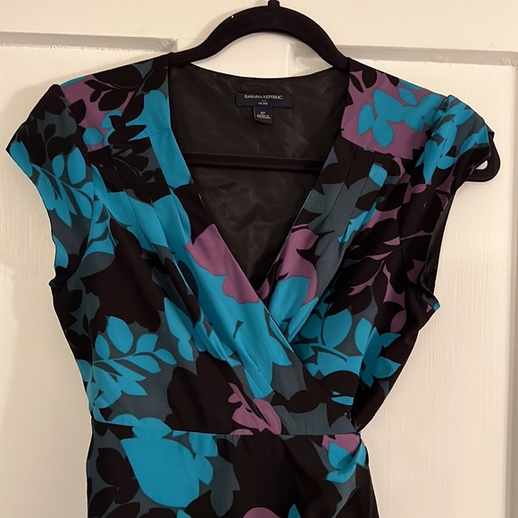Banana Republic wrap dress - Picture 2 of 10